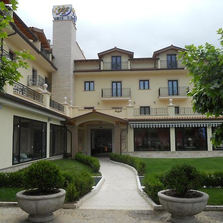Fashion Hotel Valmontone Exterior photo