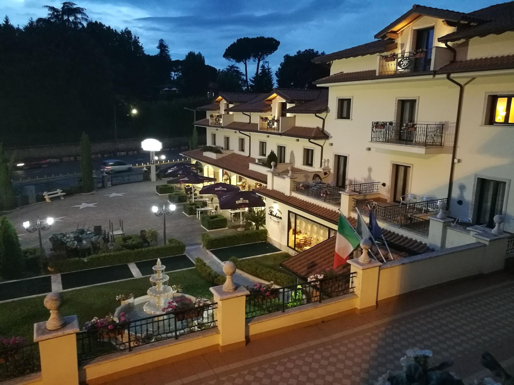 Fashion Hotel Valmontone Exterior photo