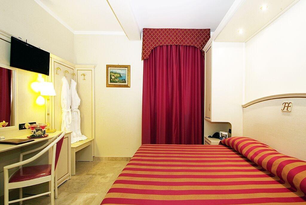Fashion Hotel Valmontone Exterior photo
