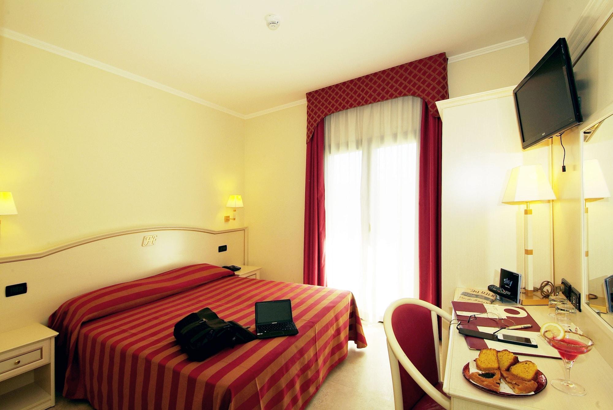 Fashion Hotel Valmontone Exterior photo