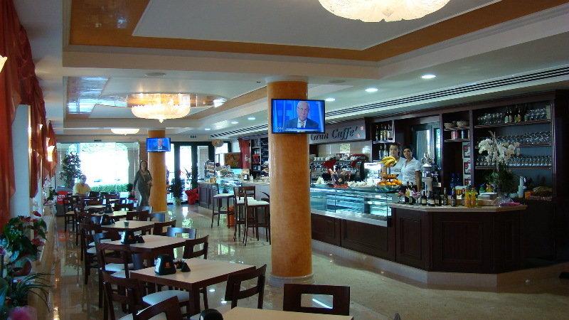 Fashion Hotel Valmontone Restaurant photo