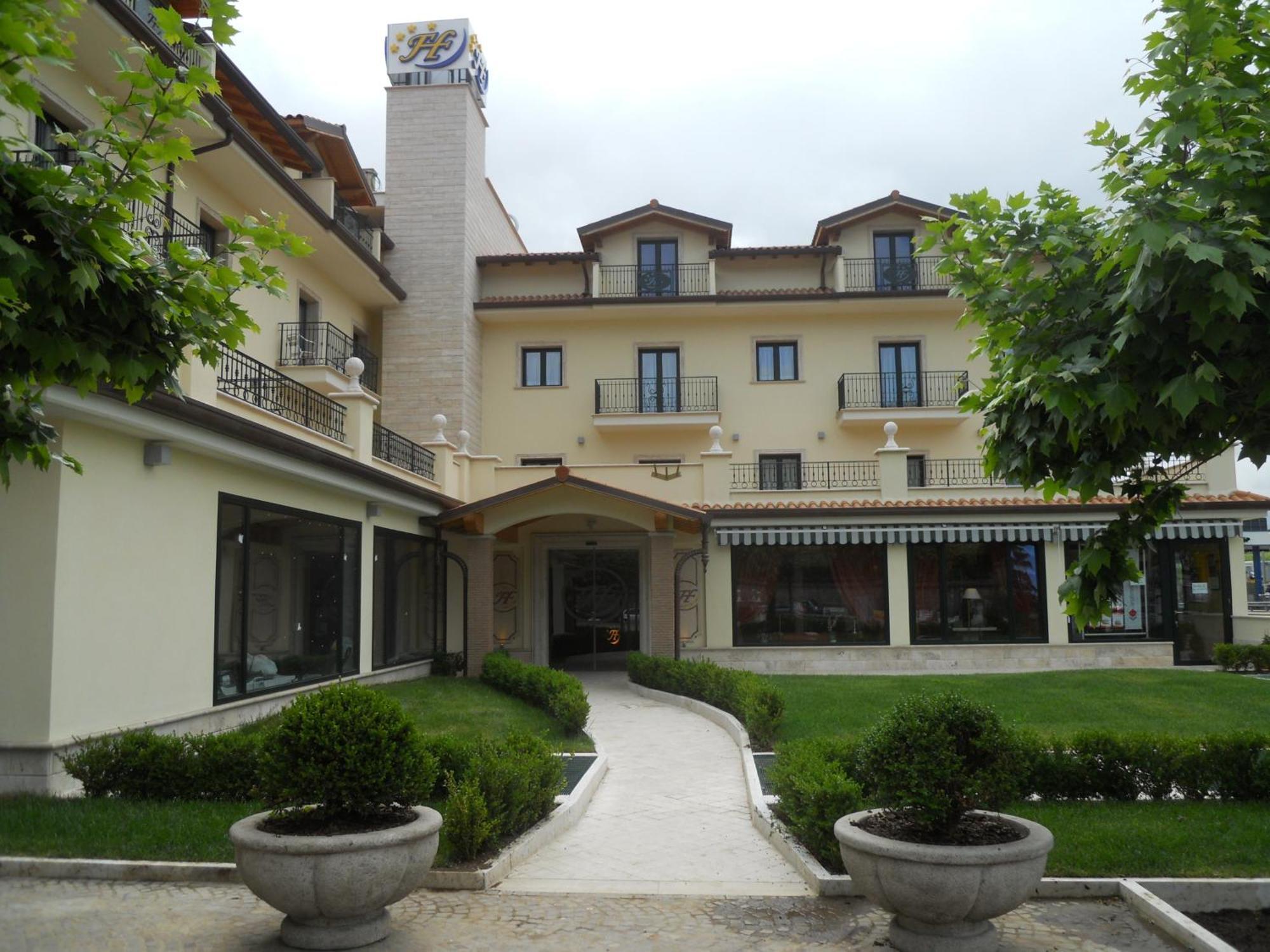 Fashion Hotel Valmontone Exterior photo