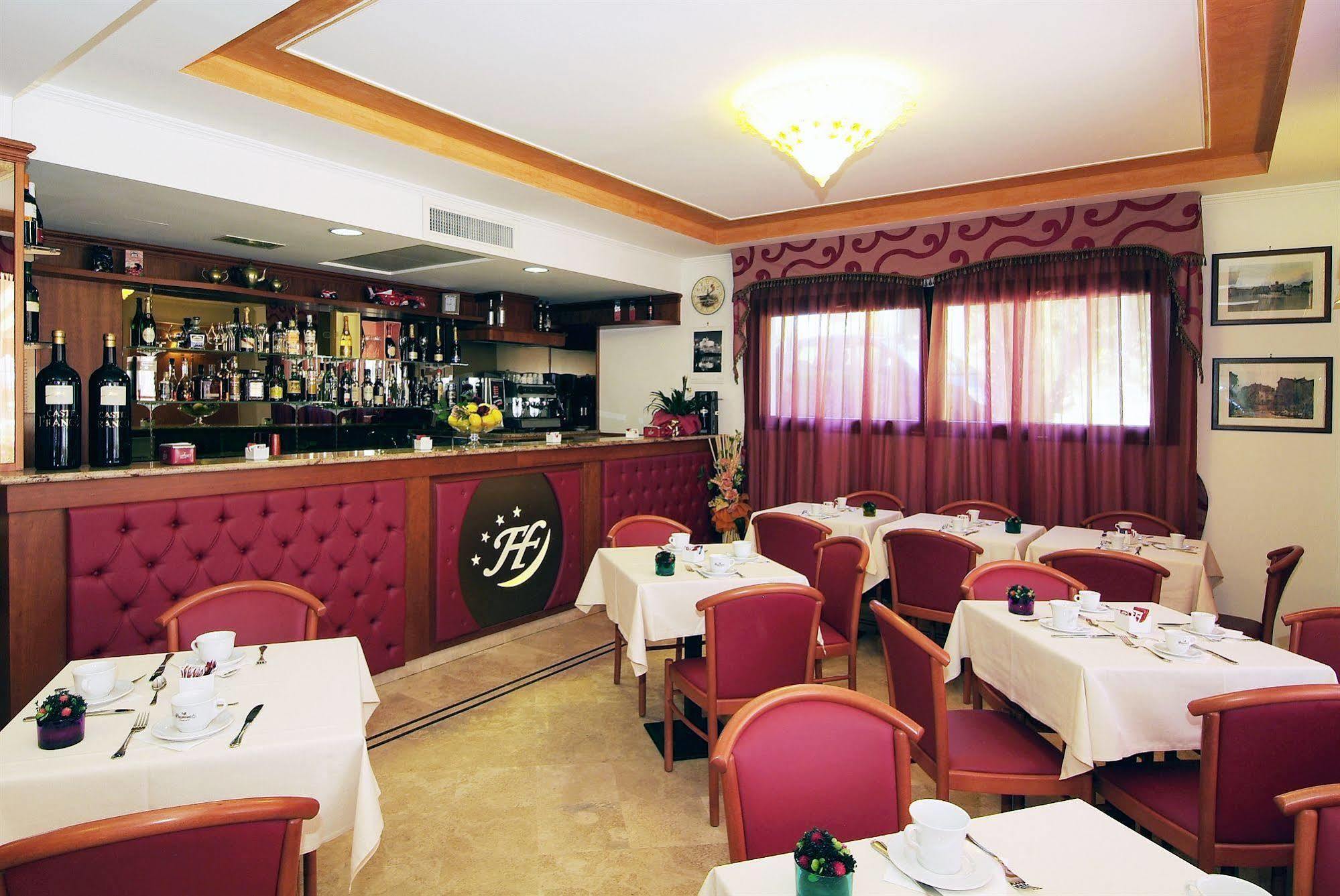 Fashion Hotel Valmontone Exterior photo