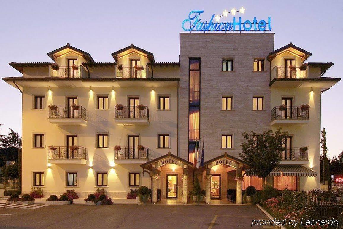 Fashion Hotel Valmontone Exterior photo