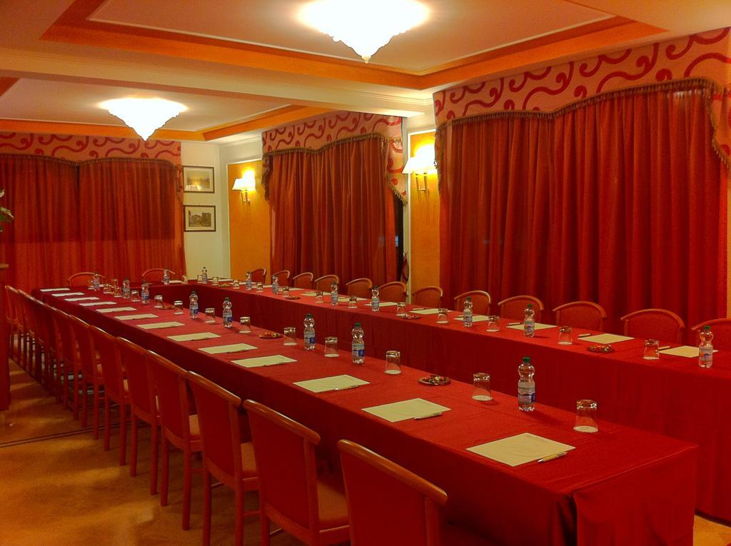 Fashion Hotel Valmontone Business photo