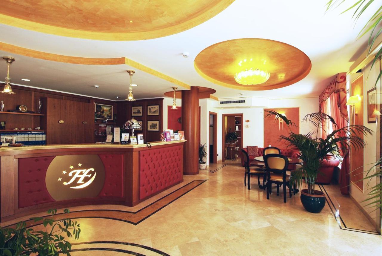 Fashion Hotel Valmontone Exterior photo